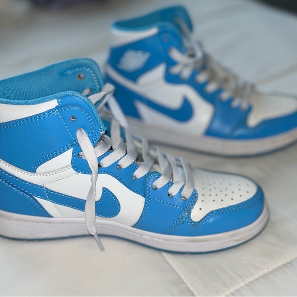 Jordan 1 Retro Mid UNC (GS) - Picture 4 of 4